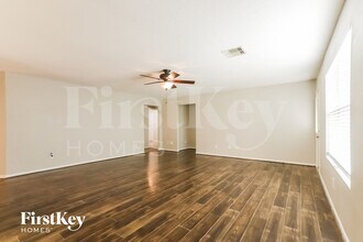 16985 Valiant Oak St in Conroe, TX - Foto de edificio - Building Photo