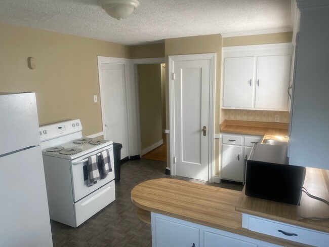 577 Main St in West Seneca, NY - Building Photo - Building Photo