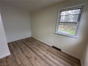 119 Shields Rd in Youngstown, OH - Building Photo - Building Photo