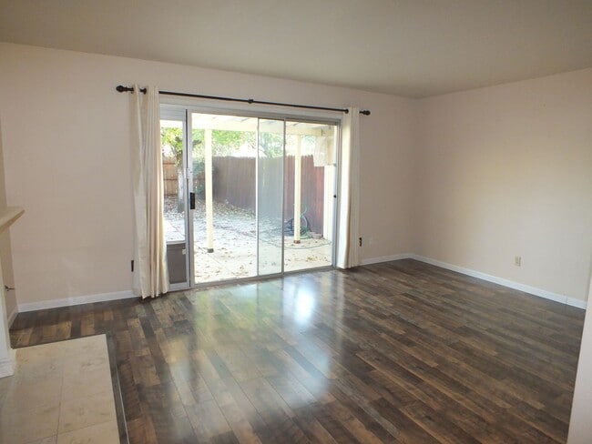 572 Diamond Meadows Loop in Diamond Springs, CA - Building Photo - Building Photo