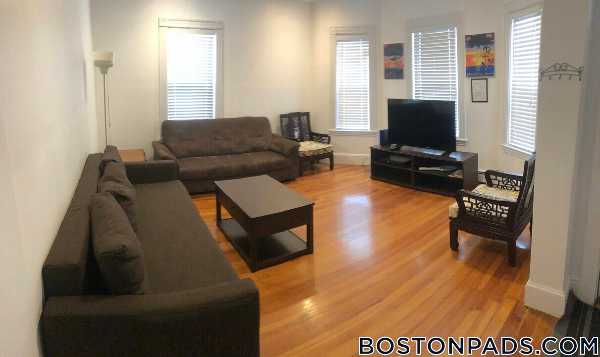 27 Brackett St, Unit 1 in Boston, MA - Building Photo