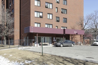 Fifth Avenue Hi-Rise in Minneapolis, MN - Foto de edificio - Building Photo