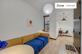 Chic ROOM at The Maison Suydam, Unit 2 in Brooklyn, NY - Foto de edificio - Building Photo