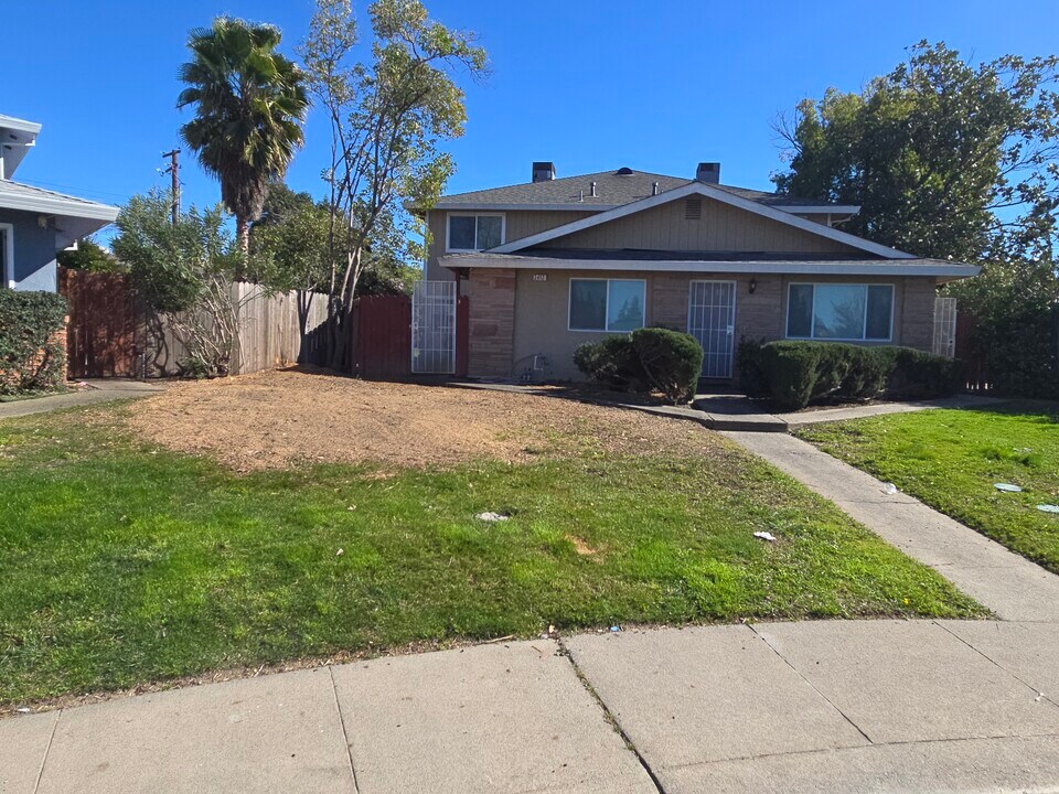 2412 Carta Ct in Sacramento, CA - Foto de edificio