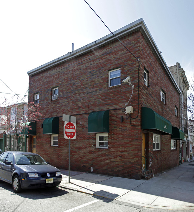 6021-6023 Jefferson St in West New York, NJ - Building Photo - Building Photo