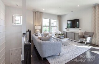 16011 Roscoe Ln in Charlotte, NC - Building Photo