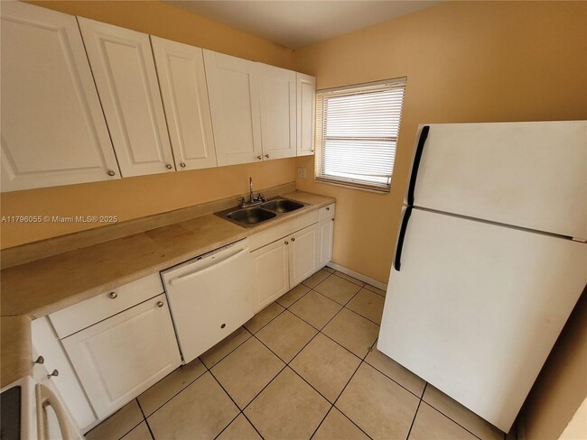 5316 NW 18th Ct in Lauderhill, FL - Building Photo - Building Photo