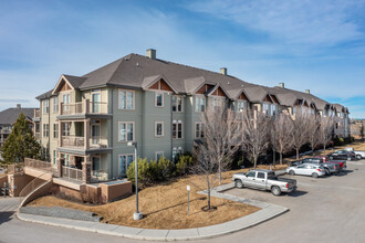 205 Sunset Dr in Cochrane, AB - Building Photo - Building Photo