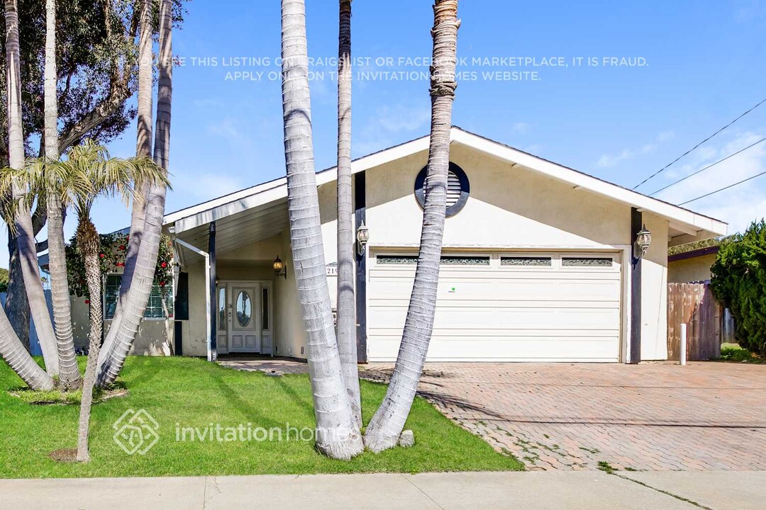 2198 Winchester St in Oceanside, CA - Building Photo