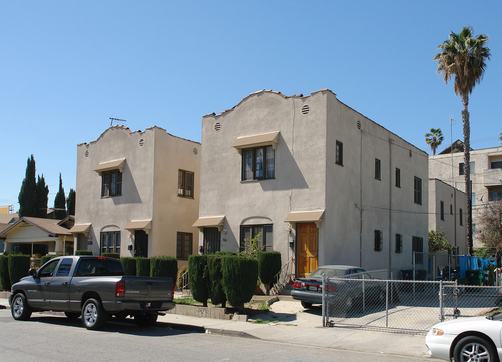 737 N Alexandria Ave in Los Angeles, CA - Building Photo