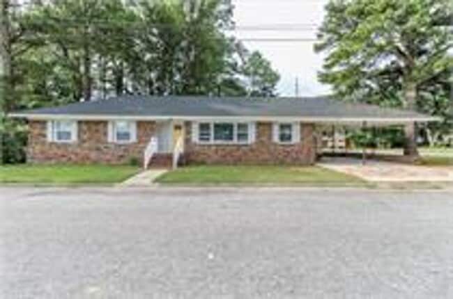 521 N Fairview Rd in Rocky Mount, NC - Building Photo - Building Photo