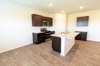 193 Legendary Trl Lp in Floresville, TX - Building Photo - Building Photo