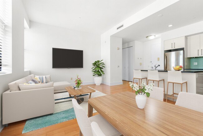 4 Beacon Way in Jersey City, NJ - Building Photo - Building Photo