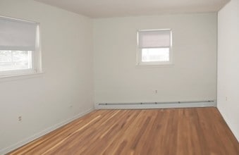 Liberty Bell Village Apartments in Little Ferry, NJ - Foto de edificio - Interior Photo