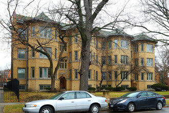 1704 W Touhy Ave in Chicago, IL - Building Photo - Building Photo