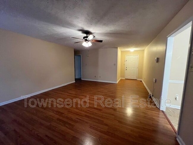 3330 Crosswinds Dr in Hope Mills, NC - Building Photo - Building Photo