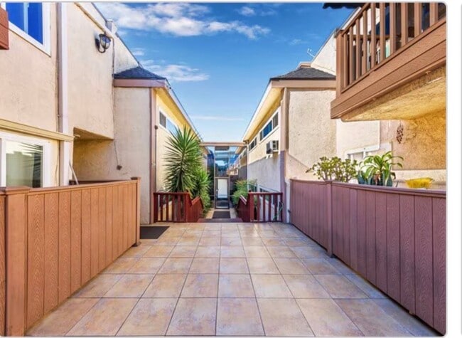 property at 2852 Sawtelle Blvd