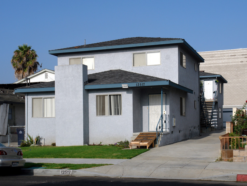 12517 Eucalyptus Ave in Hawthorne, CA - Building Photo