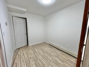 51 Emmett Terrace in New Rochelle, NY - Building Photo - Building Photo