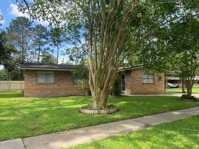 8082 Sholar Dr in Baton Rouge, LA - Building Photo - Building Photo