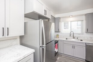 Florentine Apartments in Downey, CA - Building Photo