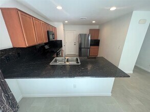7913 Twin Leaf St in Las Vegas, NV - Building Photo - Building Photo