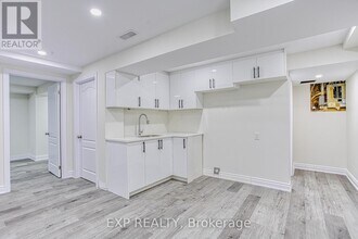 115 Amberly Blvd in Hamilton, ON - Building Photo - Building Photo