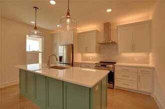 112 Cardinal Wds in Granbury, TX - Foto de edificio - Building Photo