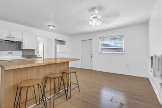 2809 SW 23rd Terrace in Miami, FL - Building Photo - Building Photo