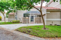 10935 Neptune Dr in Hollywood, FL - Foto de edificio - Building Photo