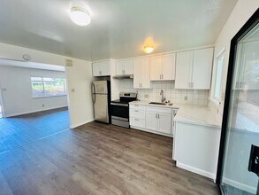 108 Gladys Ave in Mountain View, CA - Building Photo - Building Photo