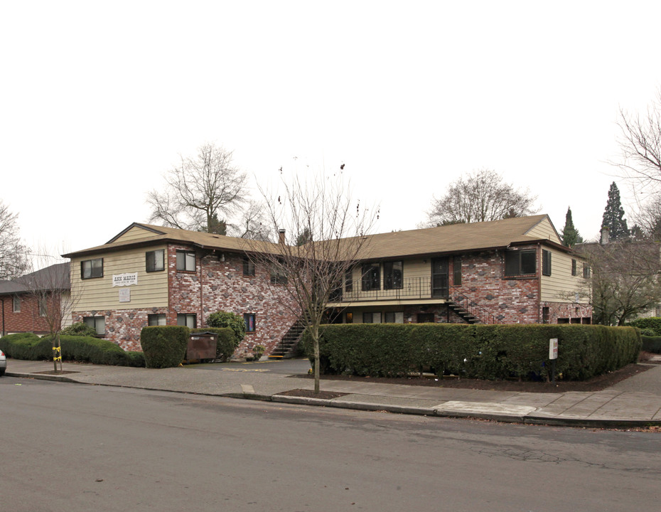 Ann Marie in Portland, OR - Foto de edificio