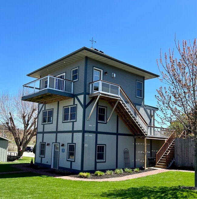 19 5th Ave in New Glarus, WI - Building Photo - Building Photo