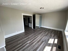 2468.5 Summit St in Columbus, OH - Building Photo - Building Photo