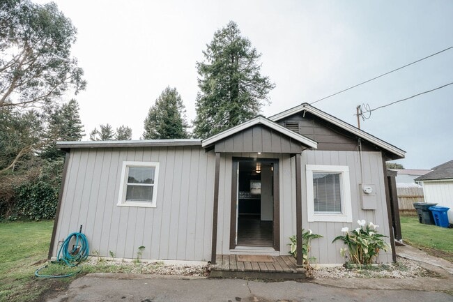 2018 Nelson Rd in Mckinleyville, CA - Building Photo - Building Photo