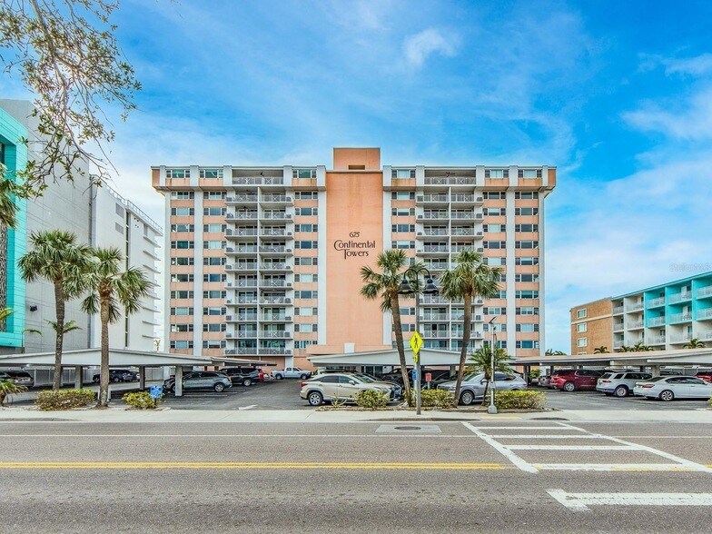 675 S Gulfview Blvd, Unit 902 in Clearwater, FL - Building Photo