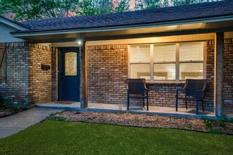 13739 Spring Grove Ave in Dallas, TX - Building Photo - Building Photo