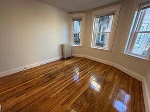 32 Worthington St, Unit 4 in Boston, MA - Foto de edificio - Building Photo