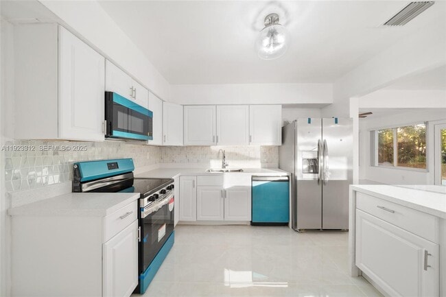 1151 NW 81st Ave in Pembroke Pines, FL - Building Photo - Building Photo