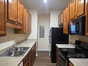 213 Shenandoah Dr in Riverdale, GA - Building Photo - Building Photo