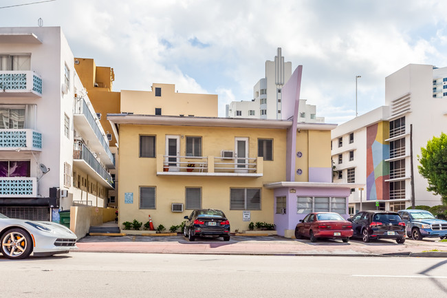 Sofia Apartments in Miami Beach, FL - Building Photo - Building Photo