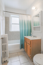 722 Clark St in Evanston, IL - Building Photo - Interior Photo