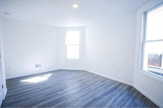 818 S 12th St in Newark, NJ - Foto de edificio - Building Photo