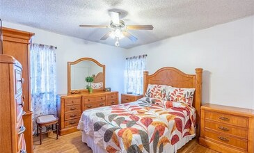 5915 Fishburn Ave in Huntington Park, CA - Building Photo - Building Photo