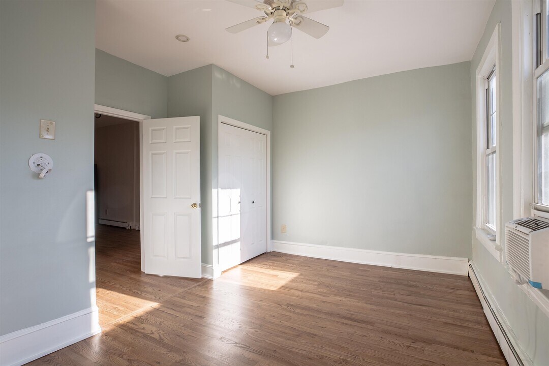 302 Park Ave in Hoboken, NJ - Building Photo