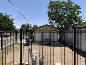 1001 S Hills St in El Paso, TX - Building Photo - Building Photo