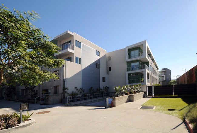 T Lofts in Los Angeles, CA - Building Photo - Building Photo