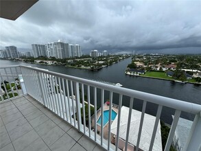 3161 S Ocean Dr, Unit OVER SIZED INTERCOASTAL V in Hallandale Beach, FL - Building Photo - Building Photo