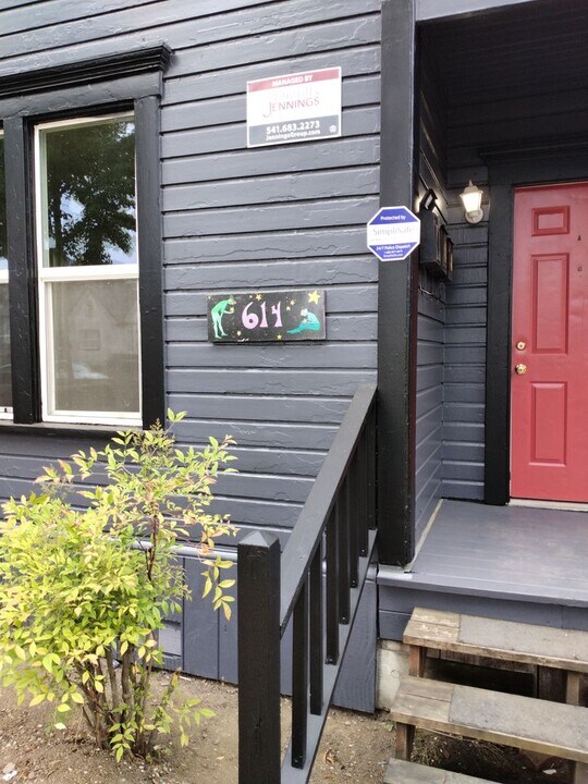614 E 15th Ave in Eugene, OR - Building Photo
