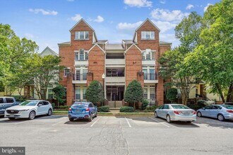 1334 Garden Wall Cir in Reston, VA - Building Photo - Building Photo
